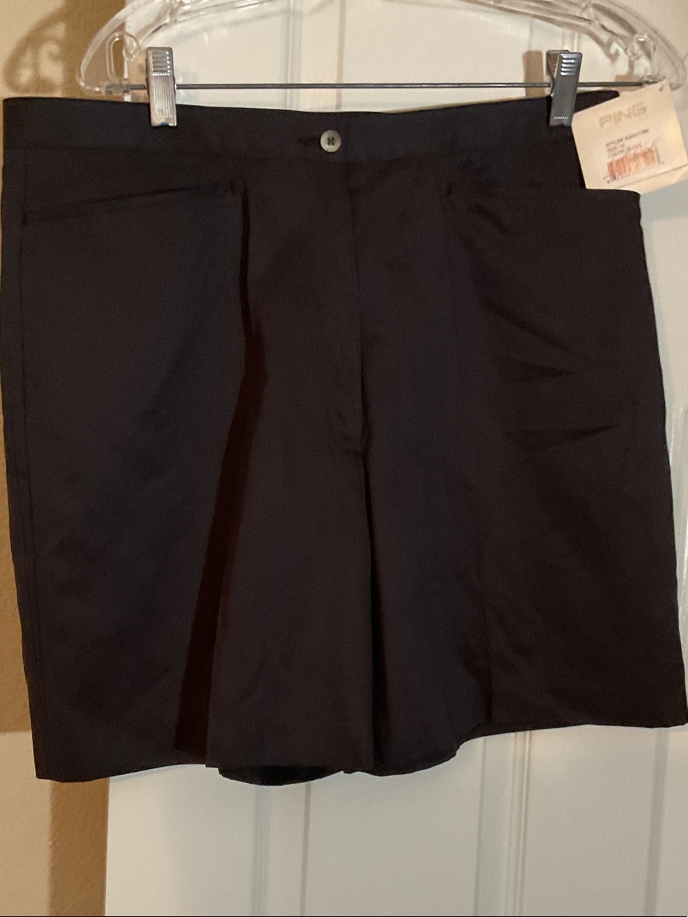 Ping Women’s Black Golf Shorts with Front Pockets and one back pocket NWT
